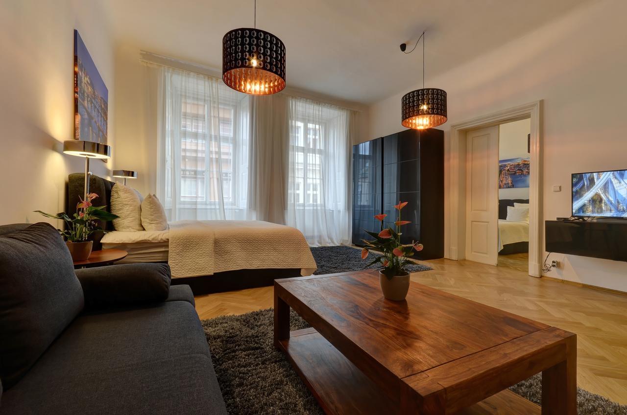 Royal Route Apartment
