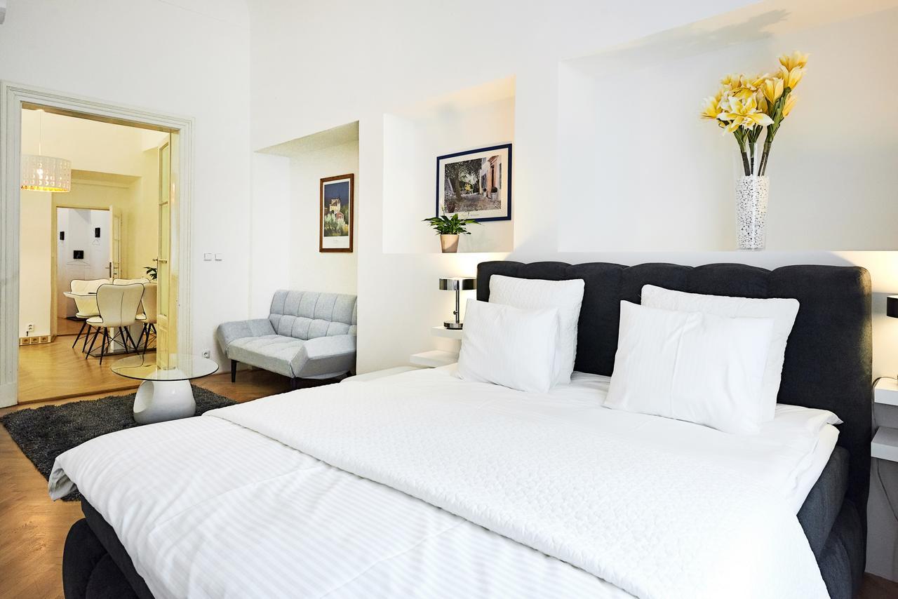 Royal Route Apartment