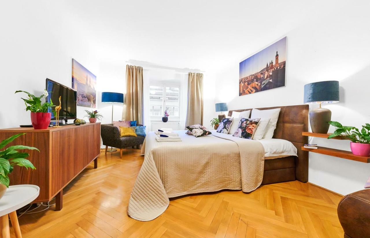Royal Route Apartment Prague